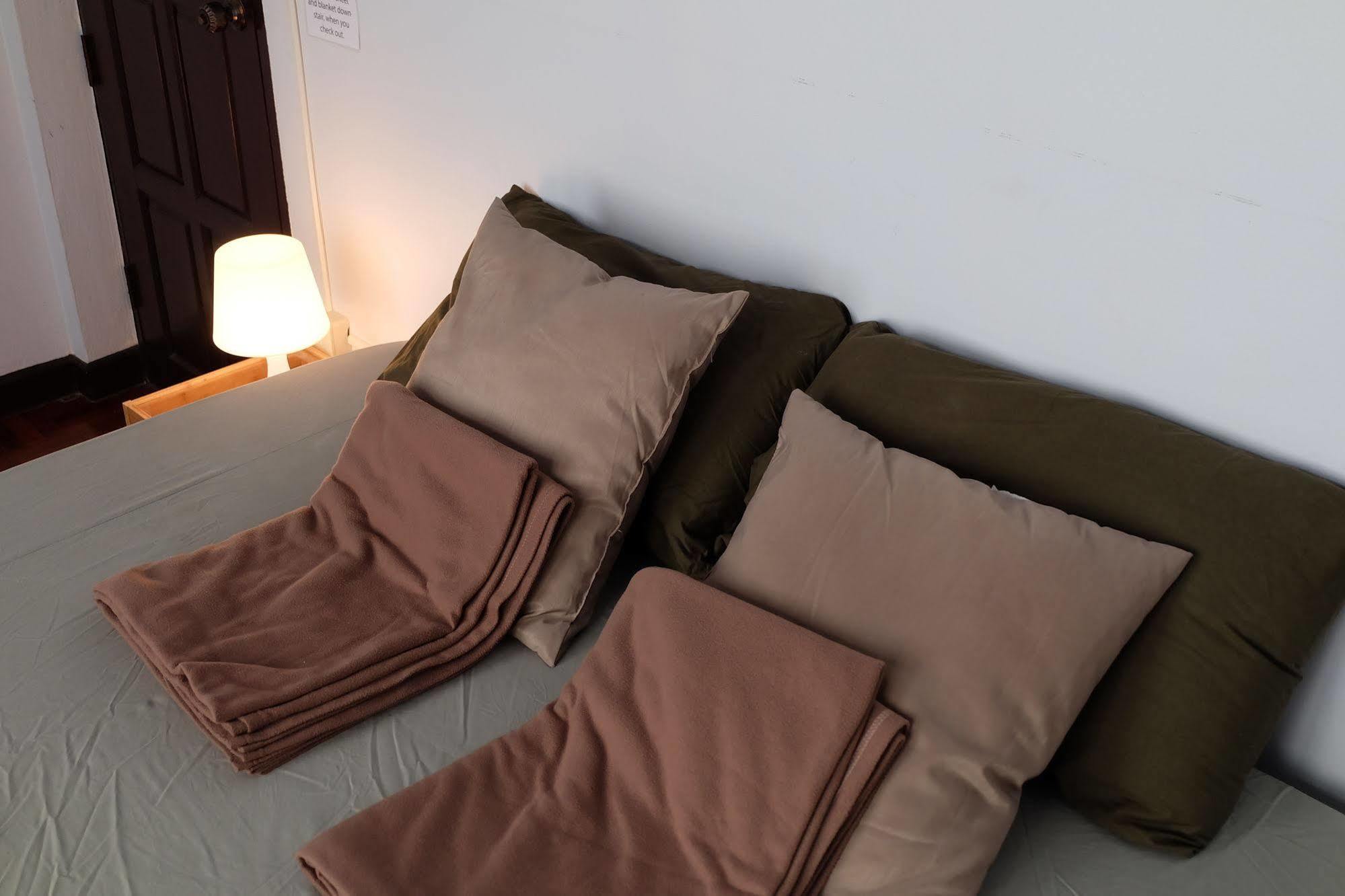 בנגקוק Tiny Hostel מראה חיצוני תמונה
